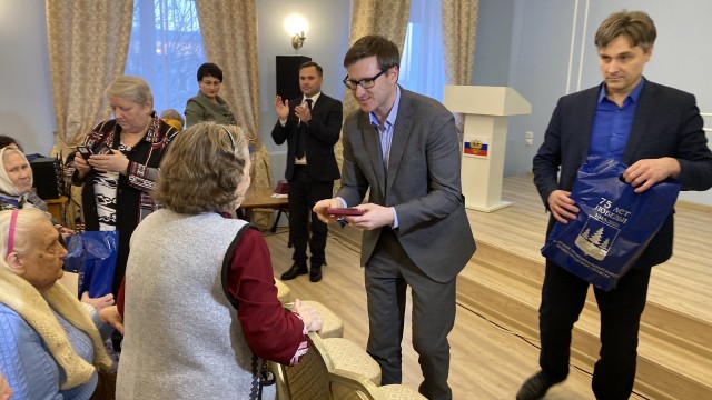 Замгубернатора Нижегородской области Андрей Харин вручил медали к Юбилею Победы уренским ветеранам