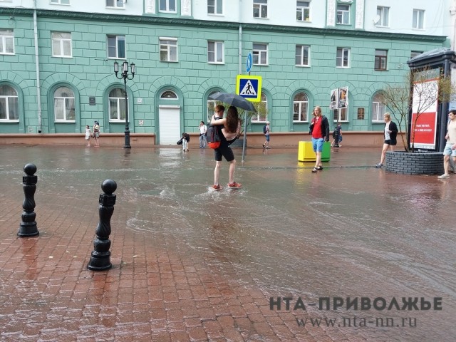 Ливень в Нижнем Новгороде сделал непроходимой ул.Большую Покровскую 19 июня (Видео)