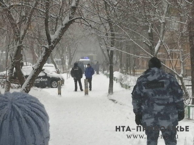Спецназ штурмовал квартиру подозреваемого владельца схрона оружия на ул. Светлоярская в Нижнем Новгороде (ВИДЕО)