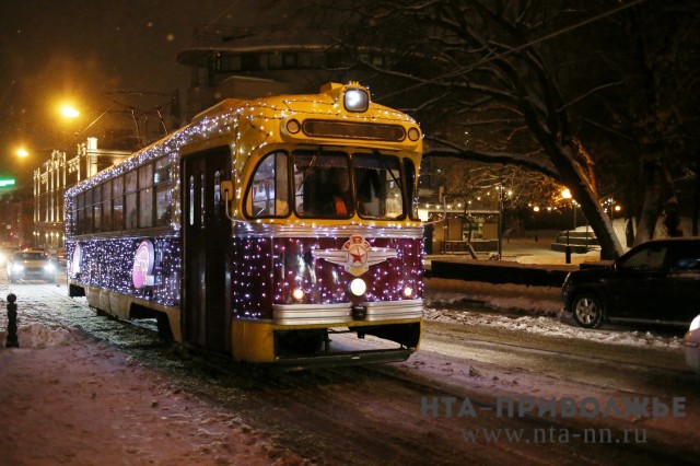 Дед Мороз стал вагоновожатым новогоднего трамвая в Нижнем Новгороде
