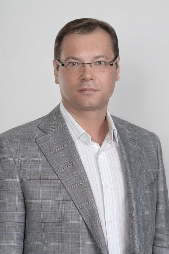 Александр Тимофеев считает, что при "двуглавой" системе главы администраций и главы МСУ перетягивали полномочия каждый на себя