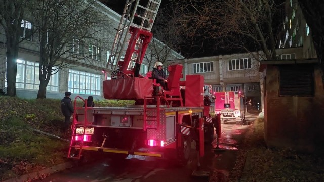 Более 70 ковид-пациентов эвакировали при пожаре в ижевской больнице №6