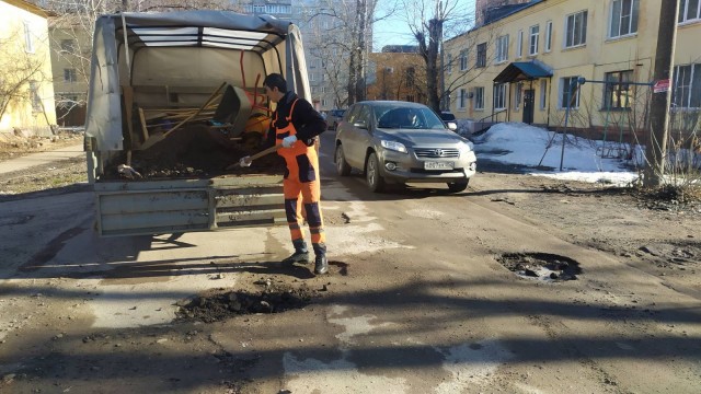 Ямочный ремонт дорог проводят в Ленинском районе Нижнего Новгорода