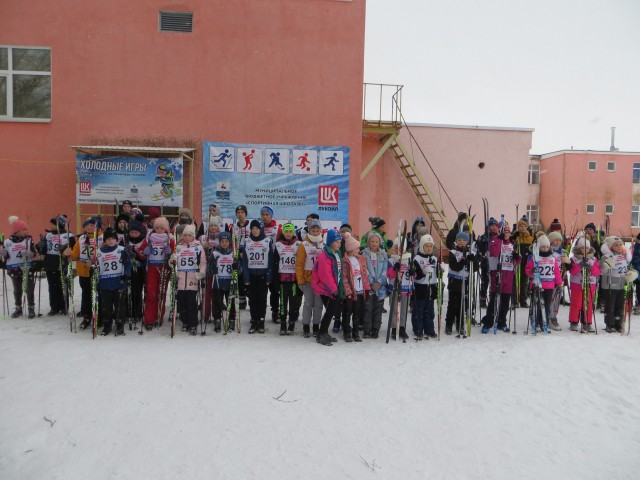 ЛУКОЙЛ поддержал лыжные соревнования для школьников